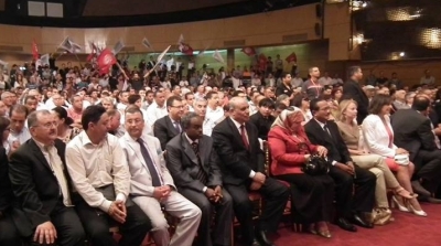 محرزية العبيدي تقاطع كلمة السبسي في مؤتمر التحالف الديمقراطي