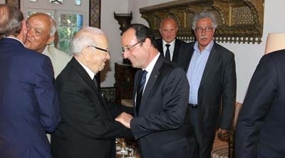  هولاند يلتقي بالسبسي و عدد من قيادات المعارضة و يستثني الغنوشي 
