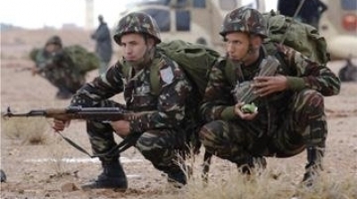 الجيش الجزائري يقصف سيارة محملة بالاسلحة كانت في طريقها الى جبل الشعانبي