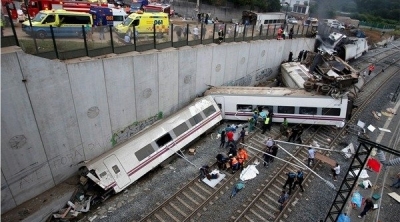  اكثر من 60 قتيلا و 100 جريح في حادث  قطار في اسبانيا 