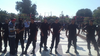 قوات الامن تمنح المحتجين امام التأسيسي مهلة بـ10 دقائق لإخلاء المكان