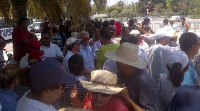 عودة المعتصمين الى ساحة باردو امام التأسيسي