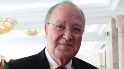 الحمامات : مواطنون في ملابس سباحة يرفعون ''ديغاج'' امام منزل بن جعفر 