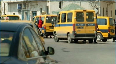 أصحاب التاكسي الجماعي يحتجون أمام وزارة النقل