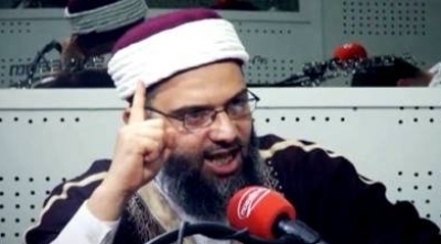 الشيخ فريد الباجي يفتي باعطاء زكاة الفطر لعائلات شهداء الشعانبي 