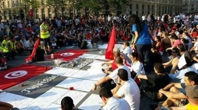 التونسيون يعتصمون في باريس للمطالبة بإسقاط النظام