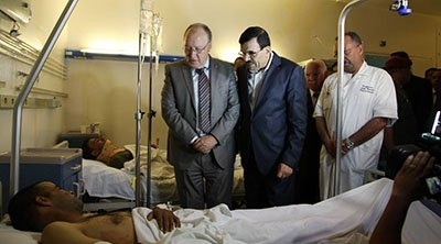 العريض و بن جعفر يؤديان زيارة لجرحى الجيش بالمستشفى العسكري