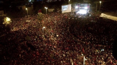 اعتصام الرحيل: أكثر من 60 الف يحتشدون في ساحة باردو