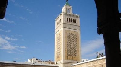 مشايخ الزيتونة يؤمون صلاة عيد الفطر بساحة باردو 