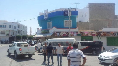 قصر هلال : الامن يداهم محلات تجارية بالقرب من مقر النهضة بحثا عن عناصر متشددة