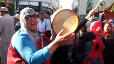 مشاركة اعداد قليلة من النساء في مسيرة حركة النهضة 