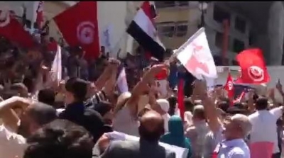 أنصار النهضة يعتدون بالعنف على الصحفيين أمام المسرح البلدي