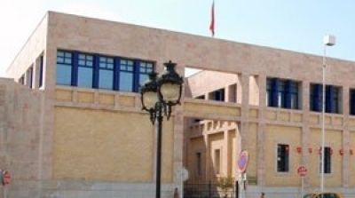 شبان يرشقون وزارة الثقافة بالبيض تضامنا مع نصر الدين السهيلي 