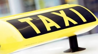 اصحاب سيارات ''التاكسي'' يحتجون على اعتصامات باردو 