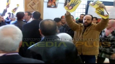 نابل : اشخاص يرفعون شعار ''رابعة'' في وجه السفير المصري