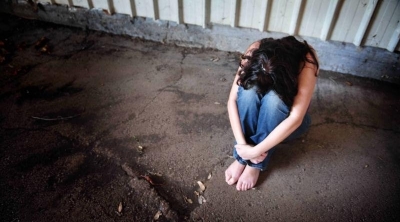 ام تساعد عشيقها على اغتصاب بناتها الثلاثة