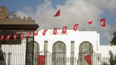 عشرات النقابين امام التاسيسي تنديدا بمشروع ميزانية 2014
