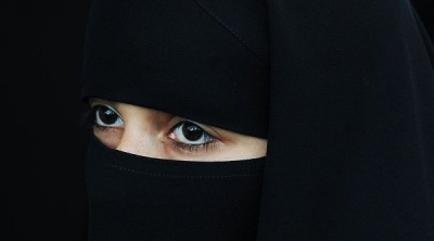الامن الجزائري يلقي القبض على فتاة تونسية كانت برفقة مجموعة ارهابية 