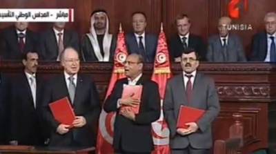 الرؤساء الثلاثة يختمون الدستور بالمجلس التأسيسي