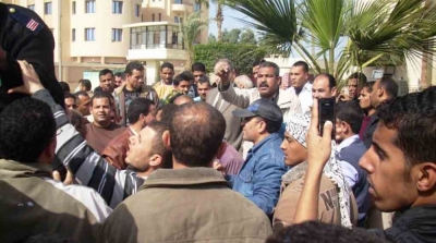العاصمة: وقفة احتجاجية تطالب باعادة العلاقات مع سوريا