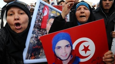 عائلات شهداء و جرحى الثورة يلوحون بالدخول في إضراب جوع وحشي