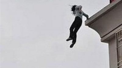 بعد ان اهانها استاذها : تلميذة تلقي بنفسها من الطابق الثالث في بنزرت