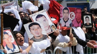 10 افراد من عائلات شهداء و جرحى الثورة يدخلون في اضراب جوع مفتوح 