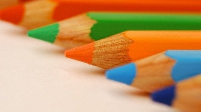 القيروان : العثور على اقلام ملونة مكتوب عليها ''احبك اسرائيل'' في احدى المدارس الابتدائية