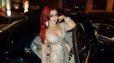 بالصور : هيفاء وهبي تلهب مهرجان ''كان'' بفستان مكشوف