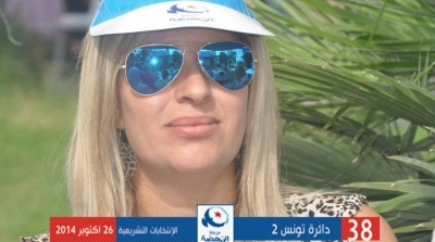 امرأة غير محجبة مناصرة لحركة النهضة تلهب مواقع التواصل الاجتماعي 