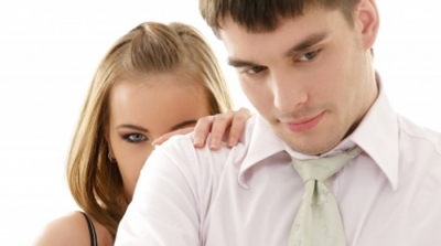 دراسة: الرجل يكذب على زوجته 6 مرات في اليوم 