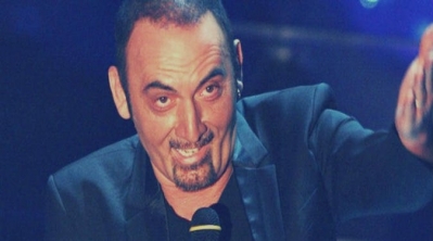 بالفيديو : لحظة وفاة فنان ايطالي على المسرح امام الجمهور
