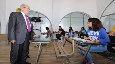بالصور: السبسي لتلاميذ الباكالوريا "انتوما البترول الحقيقي"