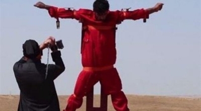 داعش يعدم ليبيين ويصلبهما وسط مدينة سرت