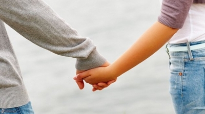 الشرطة الدينية تضرب من جديد : ايقاف تلميذة و زميلها امام معهد ثانوي بالمنزه لأنهما امسكا بيدي بعضهما