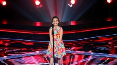طفلة سورية تبكي الحاضرين و تهز مواقع التواصل الاجتماعي في The Voice Kids