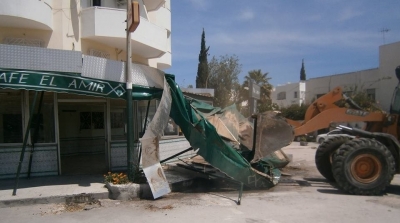 هدم مقهى" الامير" بالمنزه السابع ( صور)