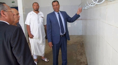 القصرين: رئيس بلدية الزهور يرافق الوالي في لباس أفغاني "هركة " خلال زيارة ميدانية