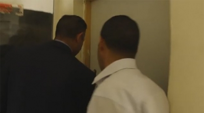 للمرة الثانية خلال اسبوع : والي قفصة يفاجئ موظف في مستشفى المظيلة و هو نائم 