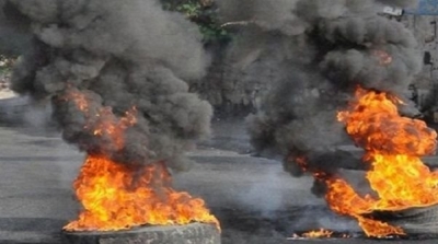 إشعال العجلات وقطع الطريق بالمنطقة السياحية بسبب مطعم مفتوح للمفطرين بتوزر