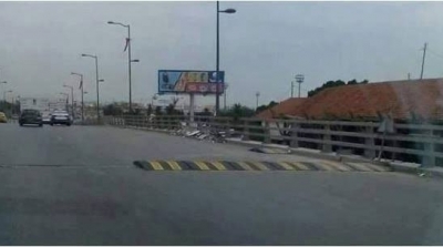 مخفض للسرعة فوق جسر شارع الجمهورية بالعاصمة : وزارة التجهيز توضح 