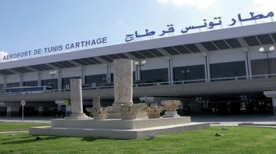 القاء القبض على 8 عاملين بمطار تونس قرطاج متلبسين بسرقة حقائب المسافرين 