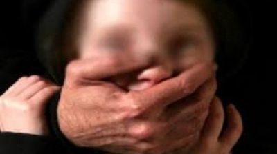 بسبب خلاف مع عائلته : امرة تختطف طفل و تهدده بالسكين في القيروان 