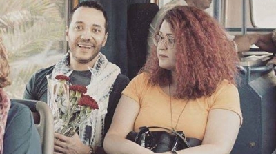 بالصور : حسين الديك يحمل باقة ورد في ''الكار الصفراء 