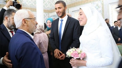 بالصور : كاتبة الدولة المكلفة بالتكوين المهني تدخل القفص الذهبي 