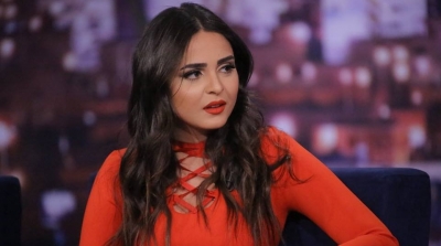 شرطة الموضة : سلمى محجوبي جميلة في اللون الاحمر 