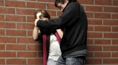 قاصر يغتصب صديقته و يهددها بنشر صورها الخليعة على الفيسبوك 