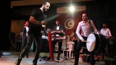 مهرجان الياسمين برادس : حضور جماهيري غفير في حفل حسين الديك 