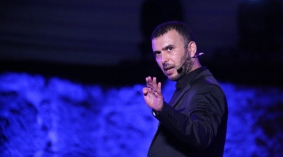 المغرب : ايقاف عرض لطفي العبدلي بسبب تلميحات ''جنسية''