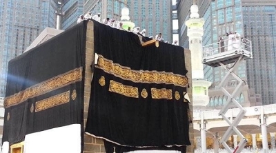 مراسم استبدال كسوة الكعبة المشرّفة فجر اليوم